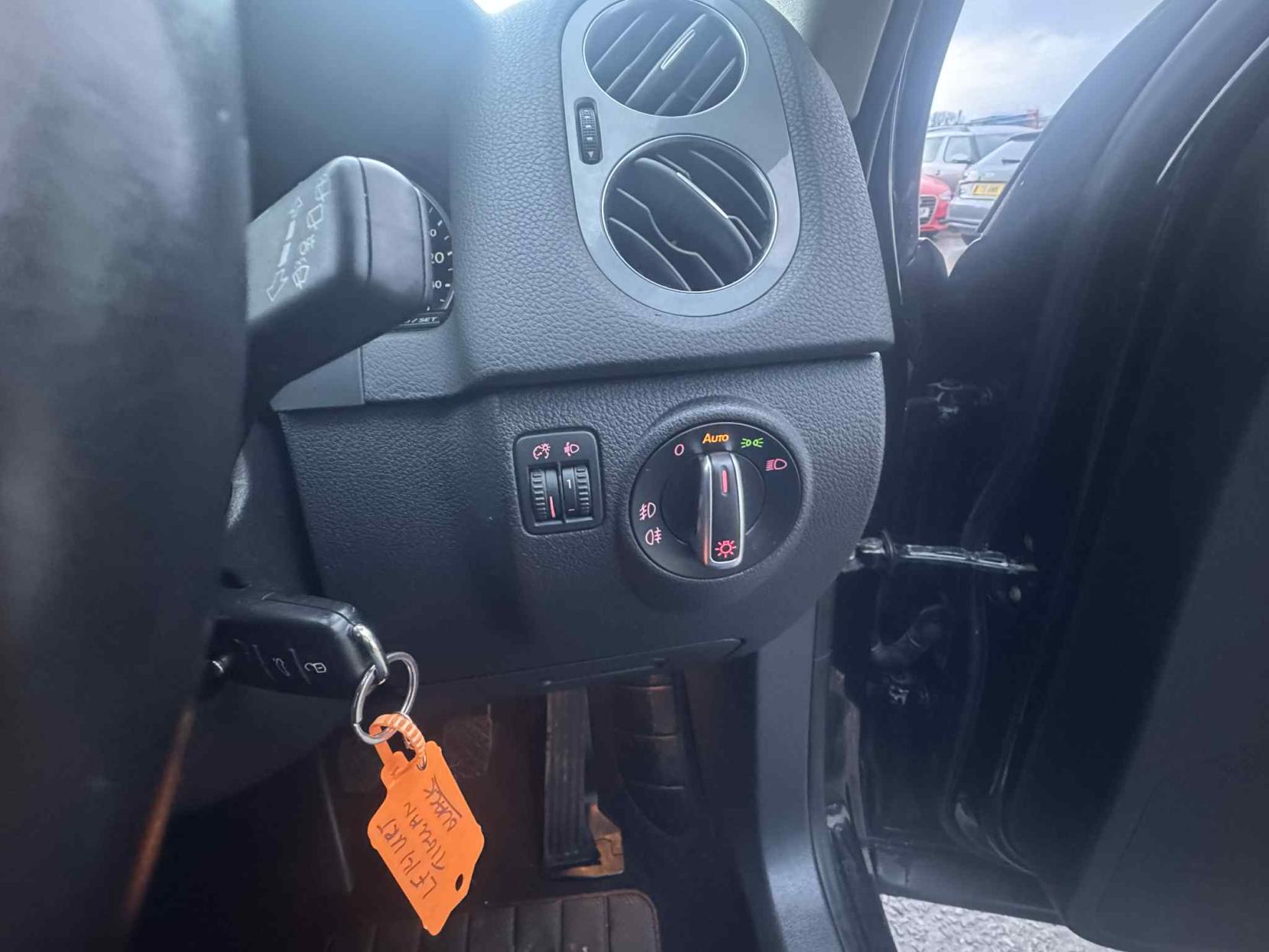 Volkswagen Tiguan 2.0 TDI BlueMotion Tech Match SUV 5dr Diesel Manual 4WD Euro 5 (s/s) (140 ps)