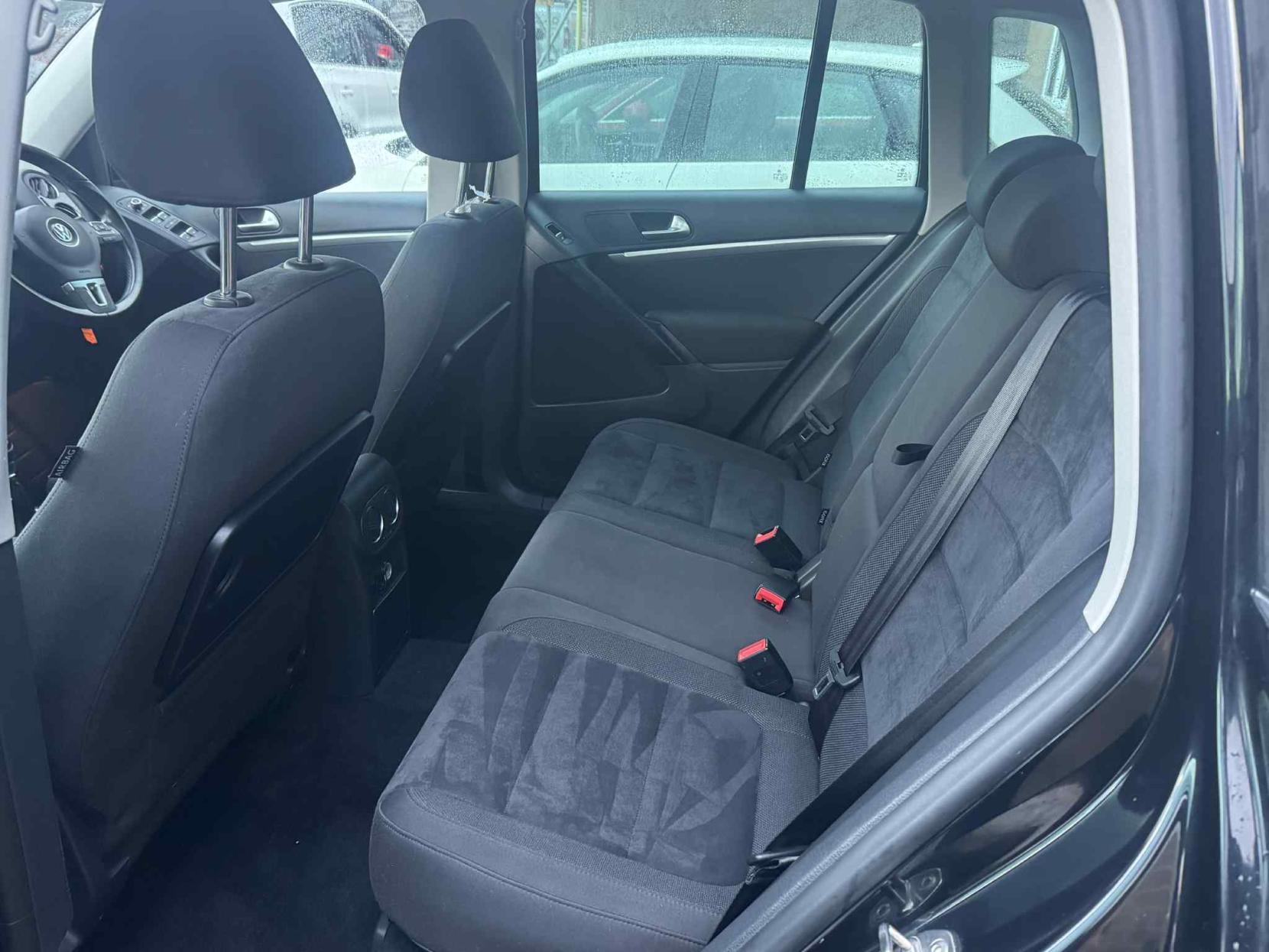 Volkswagen Tiguan 2.0 TDI BlueMotion Tech Match SUV 5dr Diesel Manual 4WD Euro 5 (s/s) (140 ps)