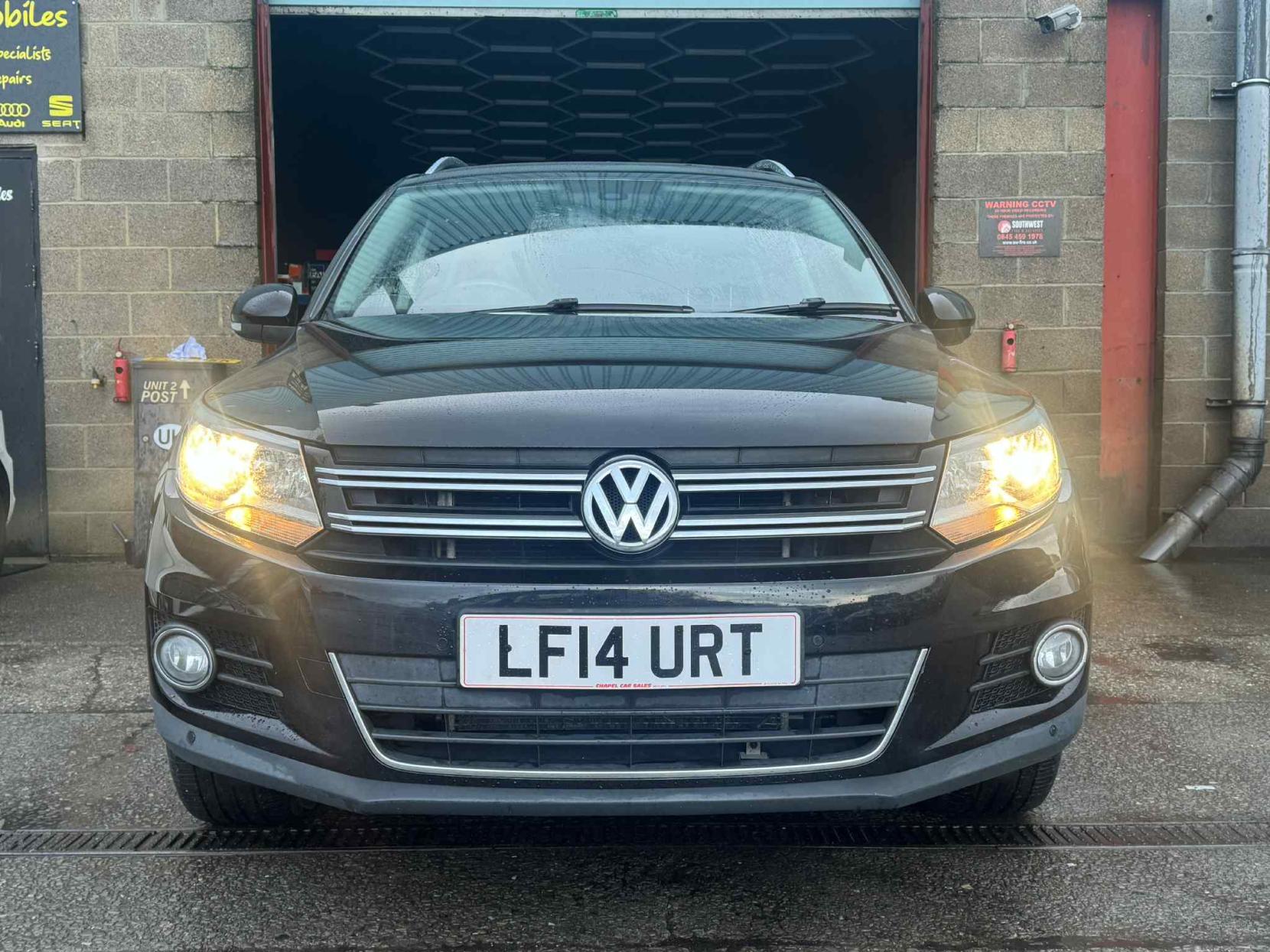 Volkswagen Tiguan 2.0 TDI BlueMotion Tech Match SUV 5dr Diesel Manual 4WD Euro 5 (s/s) (140 ps)