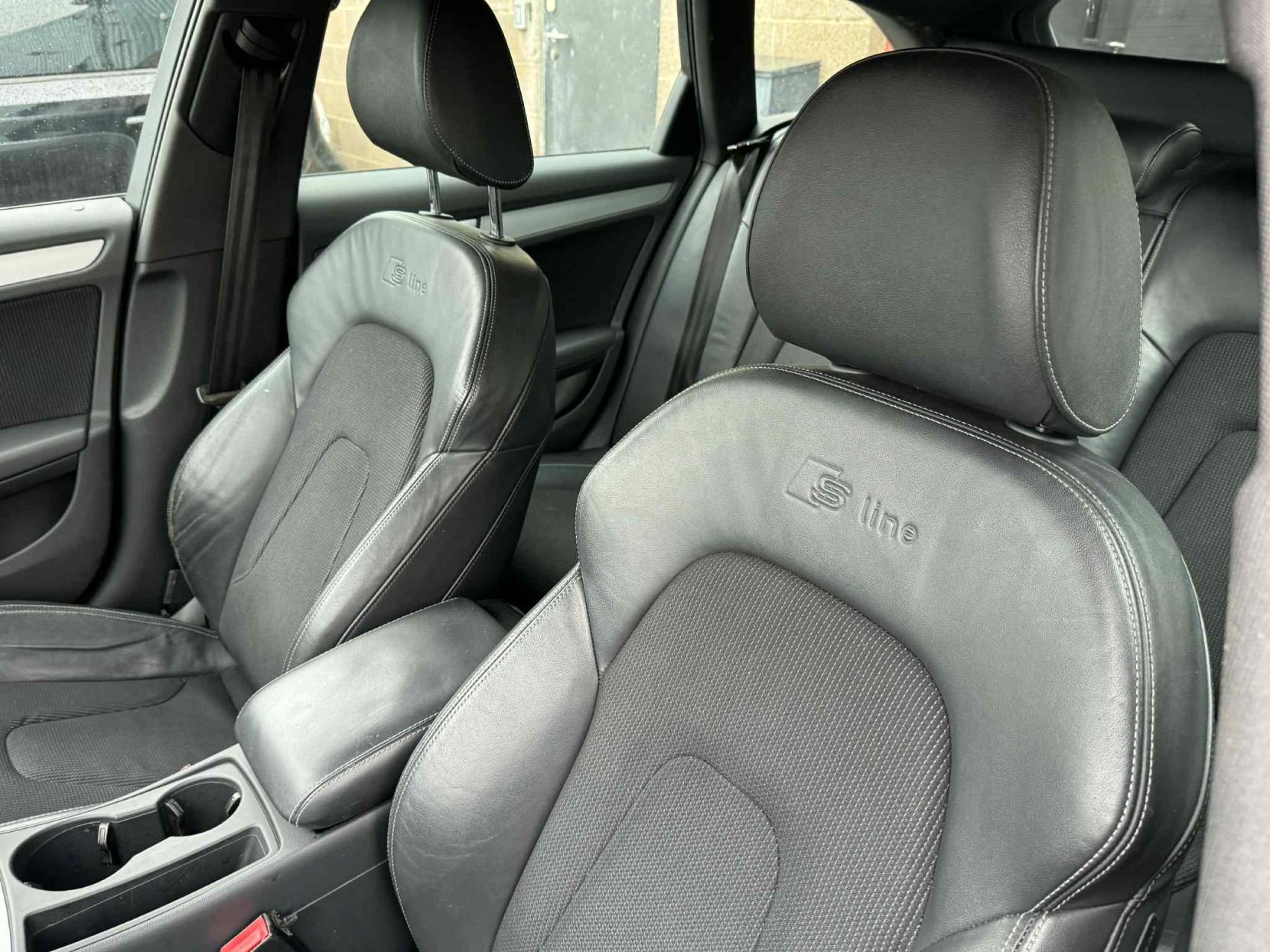 Audi A4 Avant 2.0 TDI S line Estate 5dr Diesel Manual Euro 5 (s/s) (143 ps)