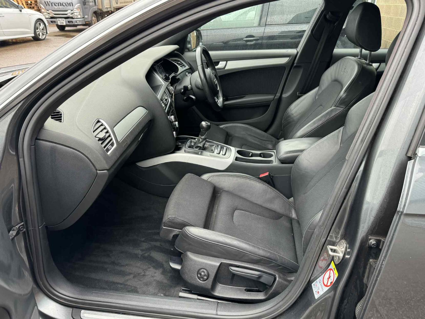 Audi A4 Avant 2.0 TDI S line Estate 5dr Diesel Manual Euro 5 (s/s) (143 ps)