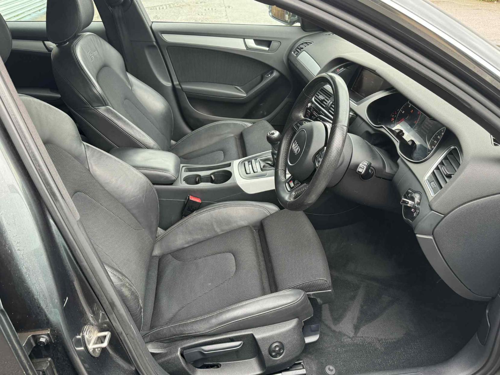 Audi A4 Avant 2.0 TDI S line Estate 5dr Diesel Manual Euro 5 (s/s) (143 ps)