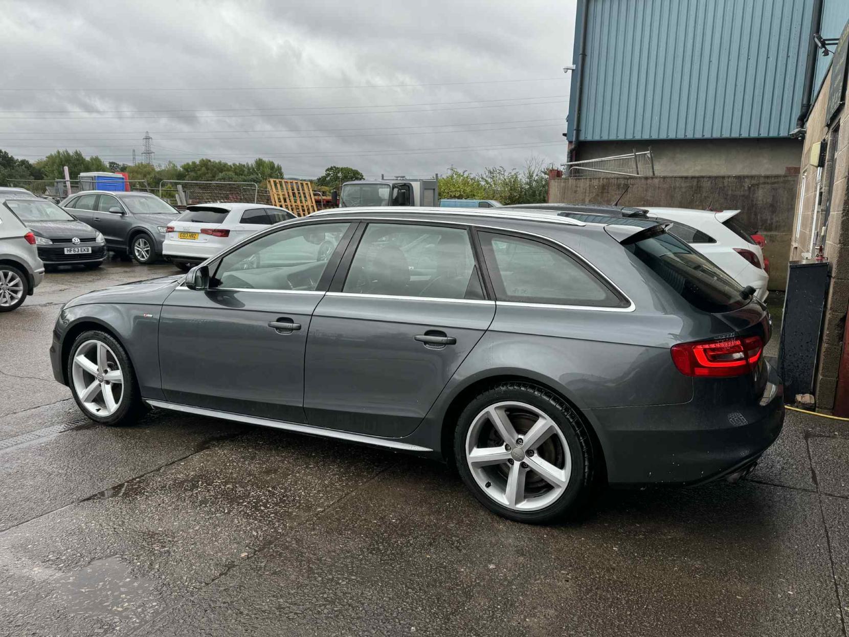 Audi A4 Avant 2.0 TDI S line Estate 5dr Diesel Manual Euro 5 (s/s) (143 ps)
