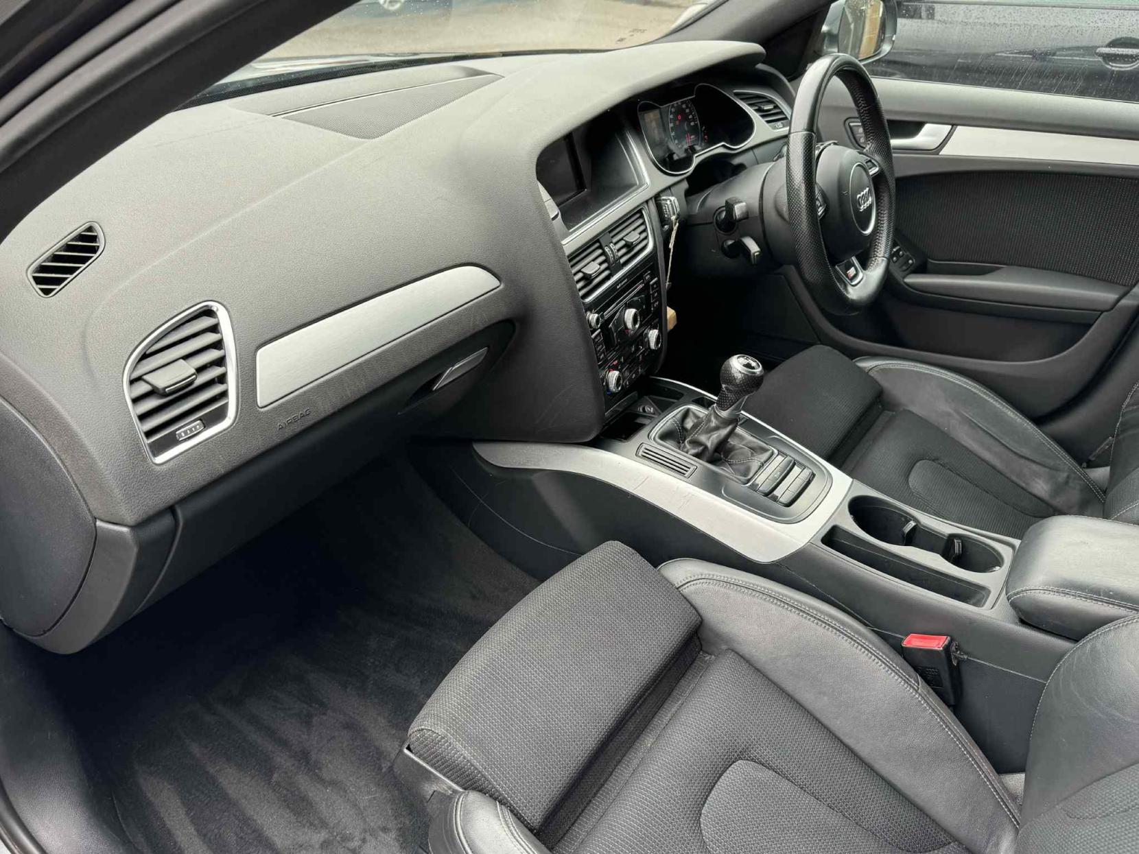 Audi A4 Avant 2.0 TDI S line Estate 5dr Diesel Manual Euro 5 (s/s) (143 ps)