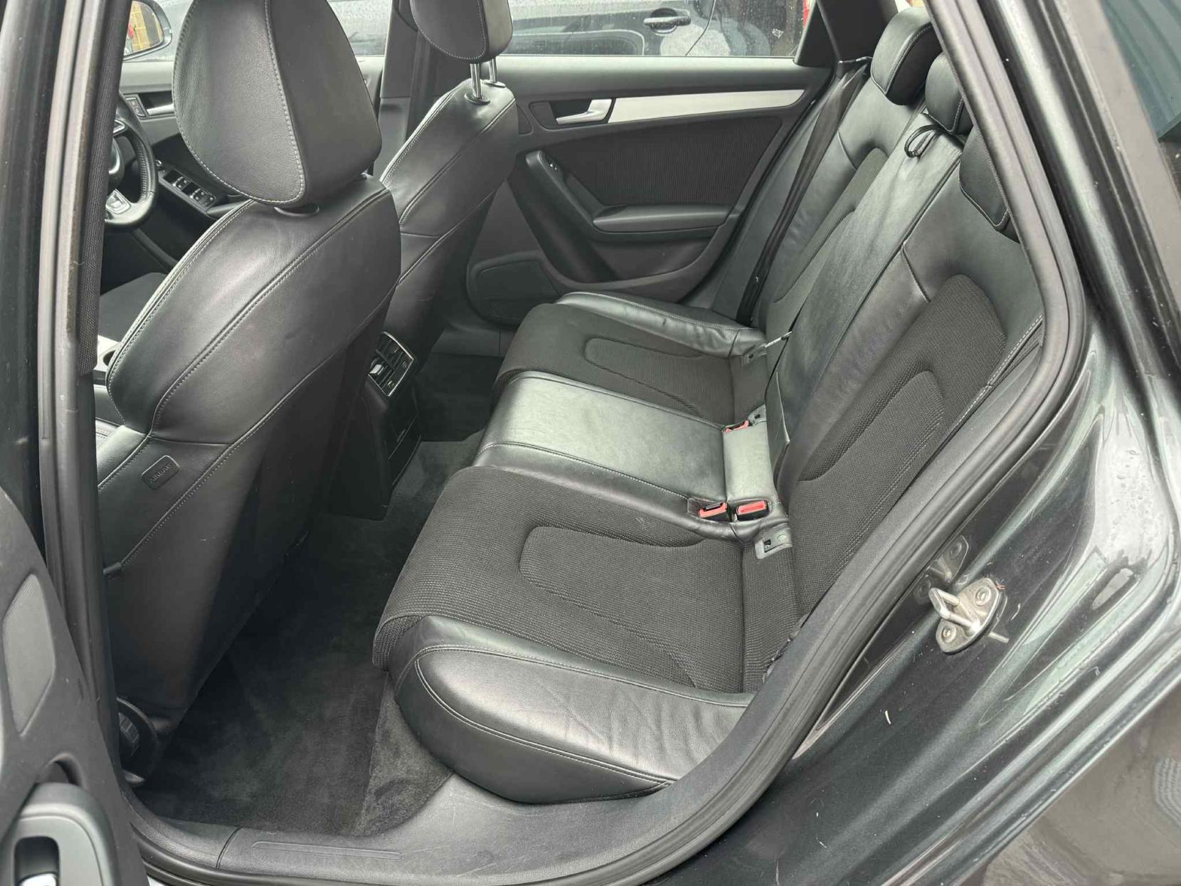 Audi A4 Avant 2.0 TDI S line Estate 5dr Diesel Manual Euro 5 (s/s) (143 ps)