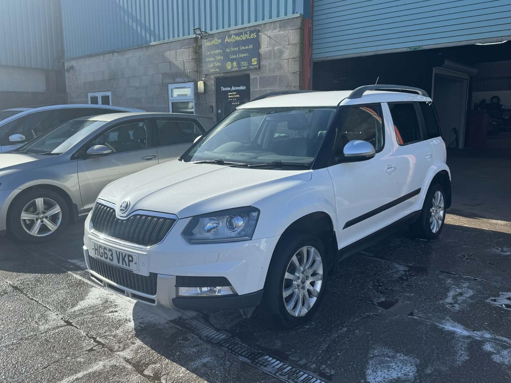 Skoda Yeti 2.0 TDI Elegance Outdoor 5dr Diesel Manual 4WD Euro 5 (170 ps)