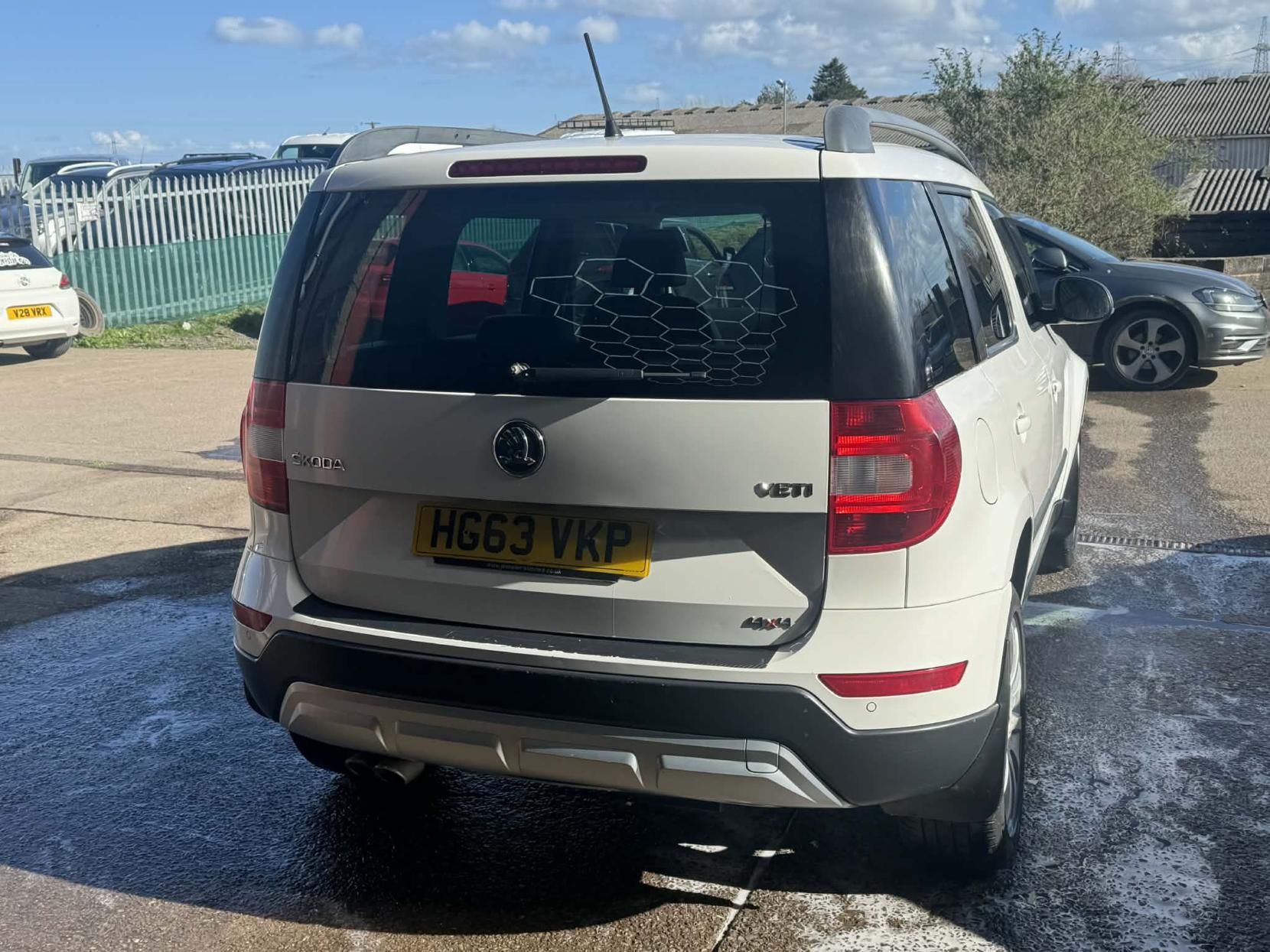 Skoda Yeti 2.0 TDI Elegance Outdoor 5dr Diesel Manual 4WD Euro 5 (170 ps)