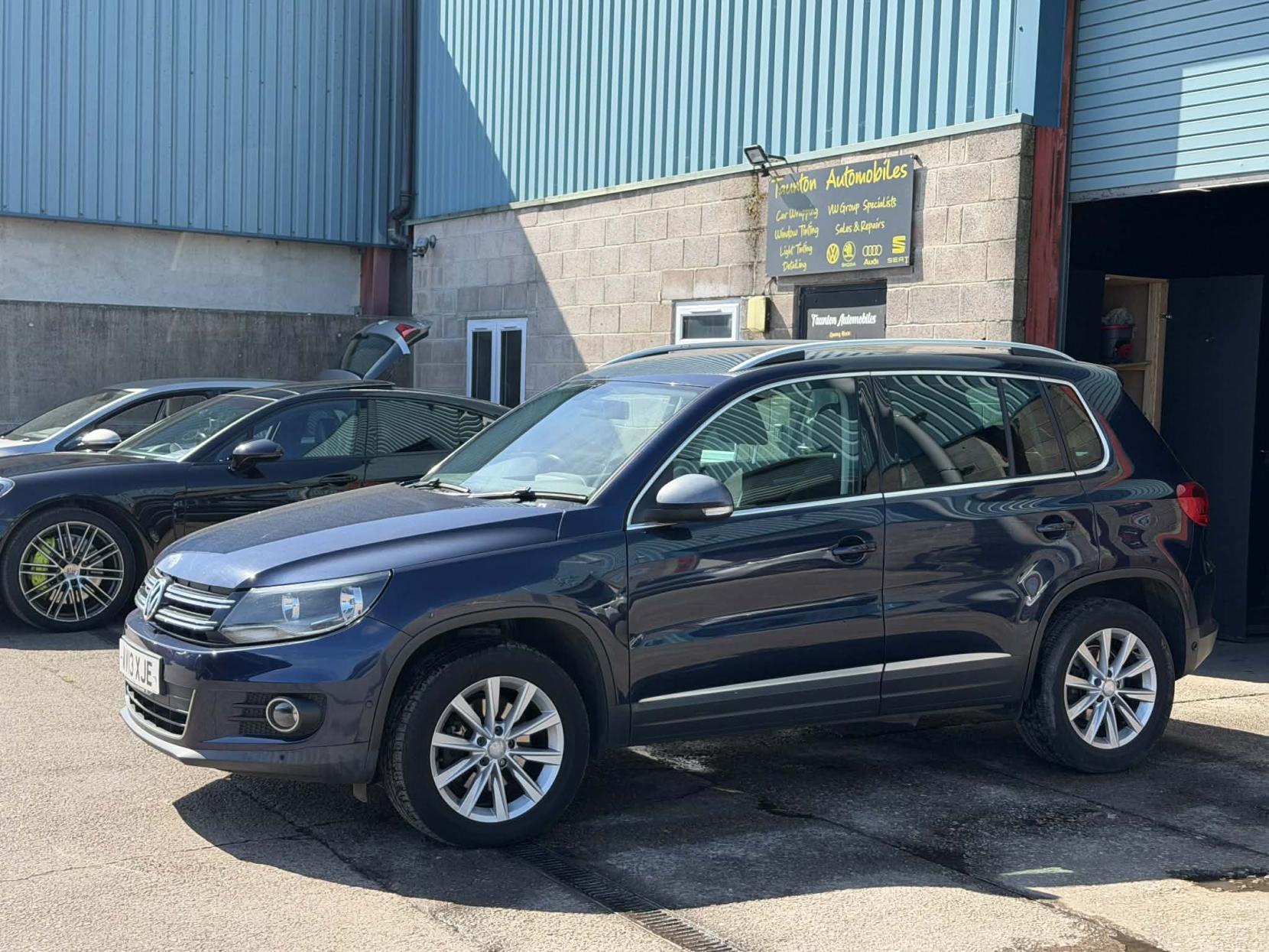 Volkswagen Tiguan 2.0 TDI BlueMotion Tech SE SUV 5dr Diesel Manual 4WD Euro 5 (s/s) (140 ps)