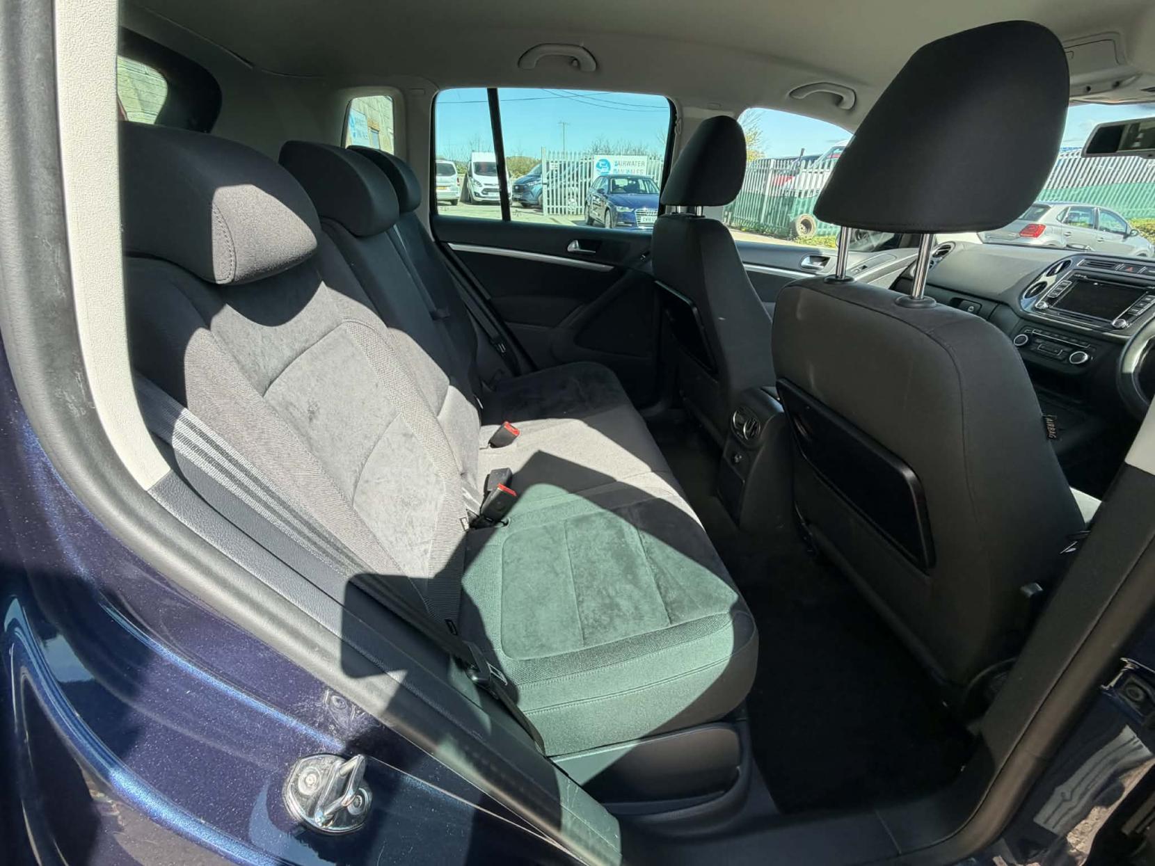 Volkswagen Tiguan 2.0 TDI BlueMotion Tech SE SUV 5dr Diesel Manual 4WD Euro 5 (s/s) (140 ps)