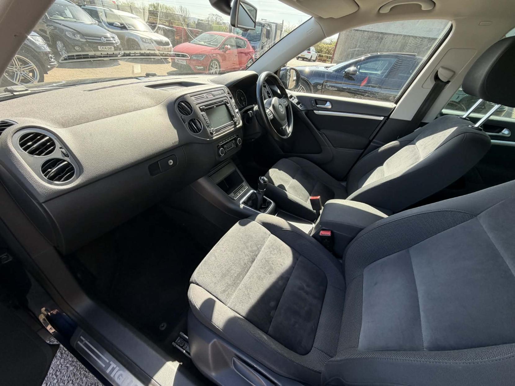 Volkswagen Tiguan 2.0 TDI BlueMotion Tech SE SUV 5dr Diesel Manual 4WD Euro 5 (s/s) (140 ps)