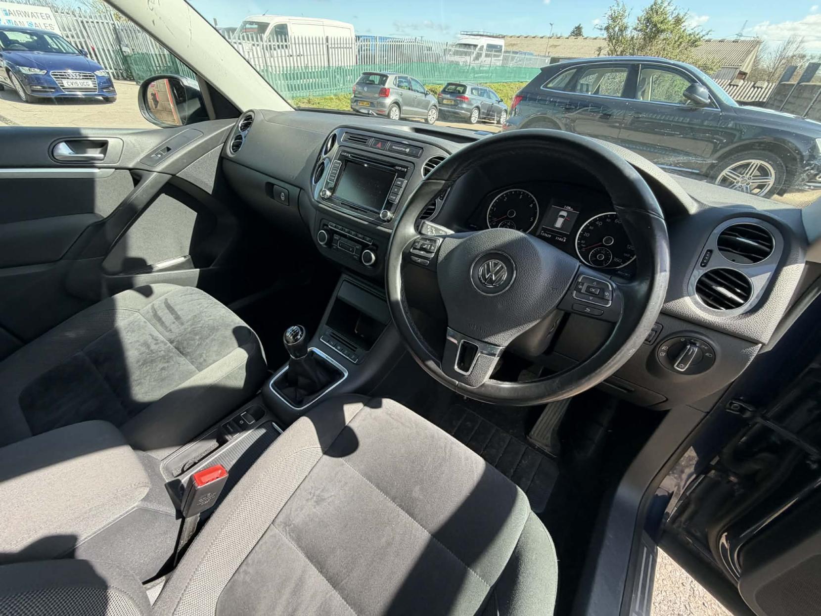 Volkswagen Tiguan 2.0 TDI BlueMotion Tech SE SUV 5dr Diesel Manual 4WD Euro 5 (s/s) (140 ps)