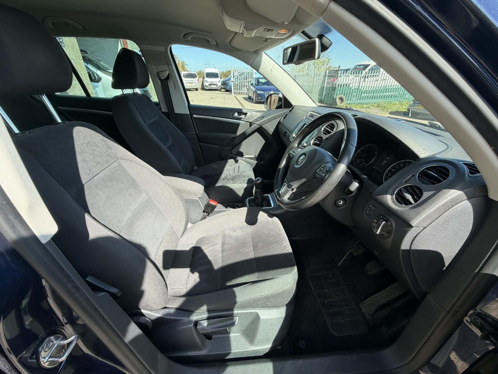 Volkswagen Tiguan 2.0 TDI BlueMotion Tech SE SUV 5dr Diesel Manual 4WD Euro 5 (s/s) (140 ps)