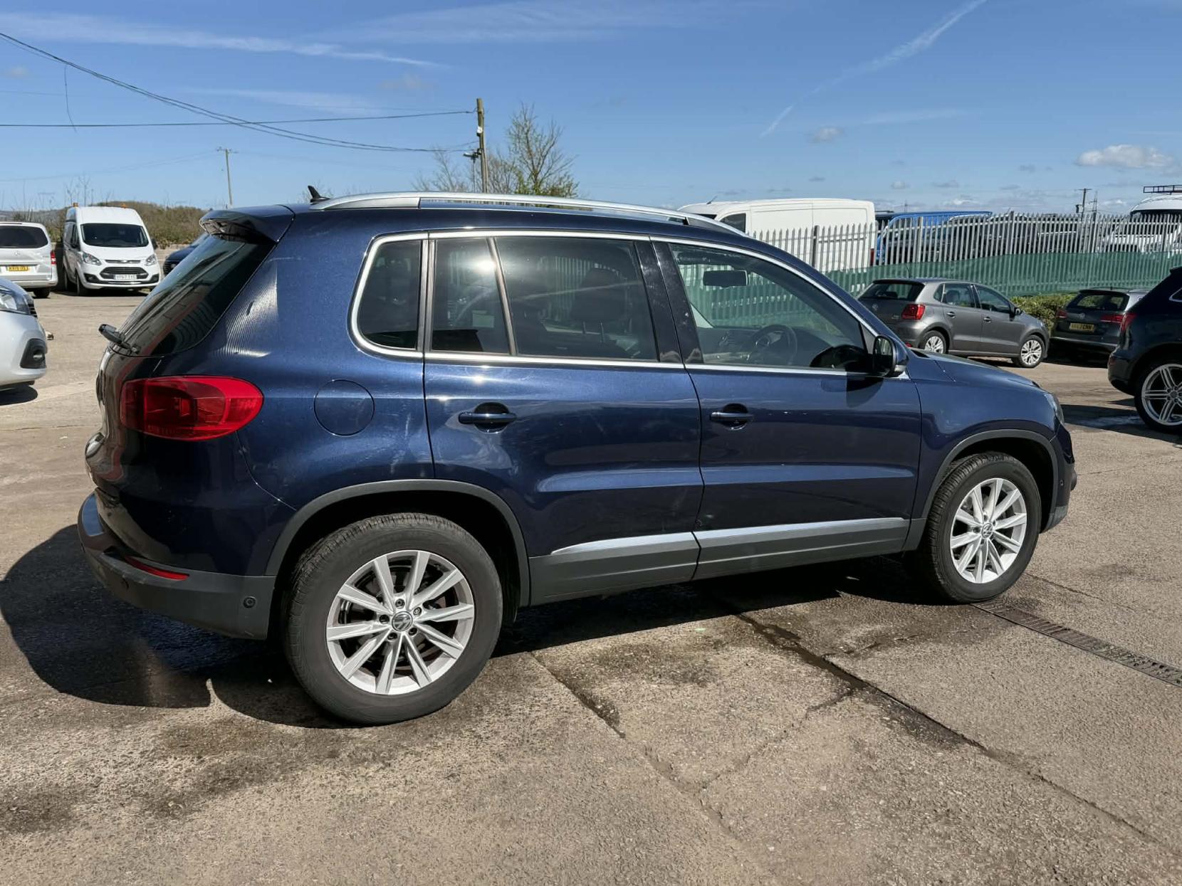 Volkswagen Tiguan 2.0 TDI BlueMotion Tech SE SUV 5dr Diesel Manual 4WD Euro 5 (s/s) (140 ps)