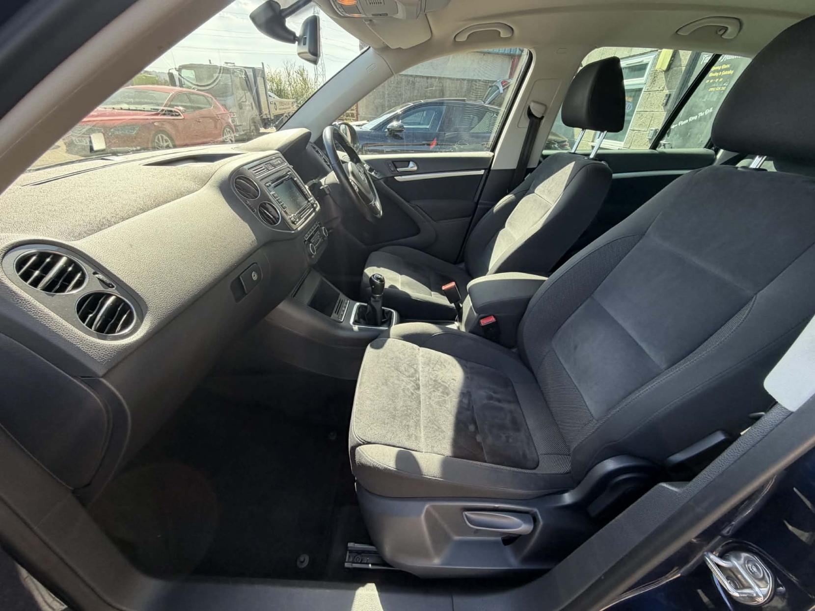 Volkswagen Tiguan 2.0 TDI BlueMotion Tech SE SUV 5dr Diesel Manual 4WD Euro 5 (s/s) (140 ps)