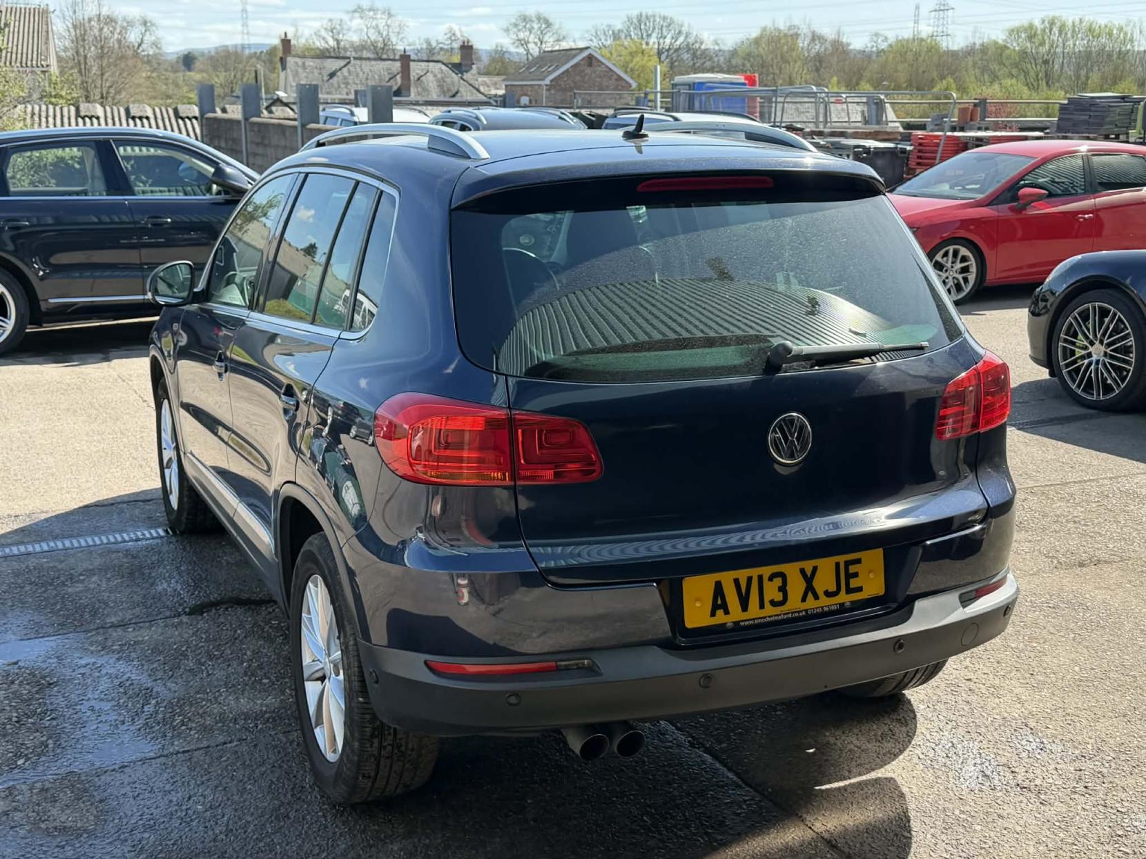 Volkswagen Tiguan 2.0 TDI BlueMotion Tech SE SUV 5dr Diesel Manual 4WD Euro 5 (s/s) (140 ps)