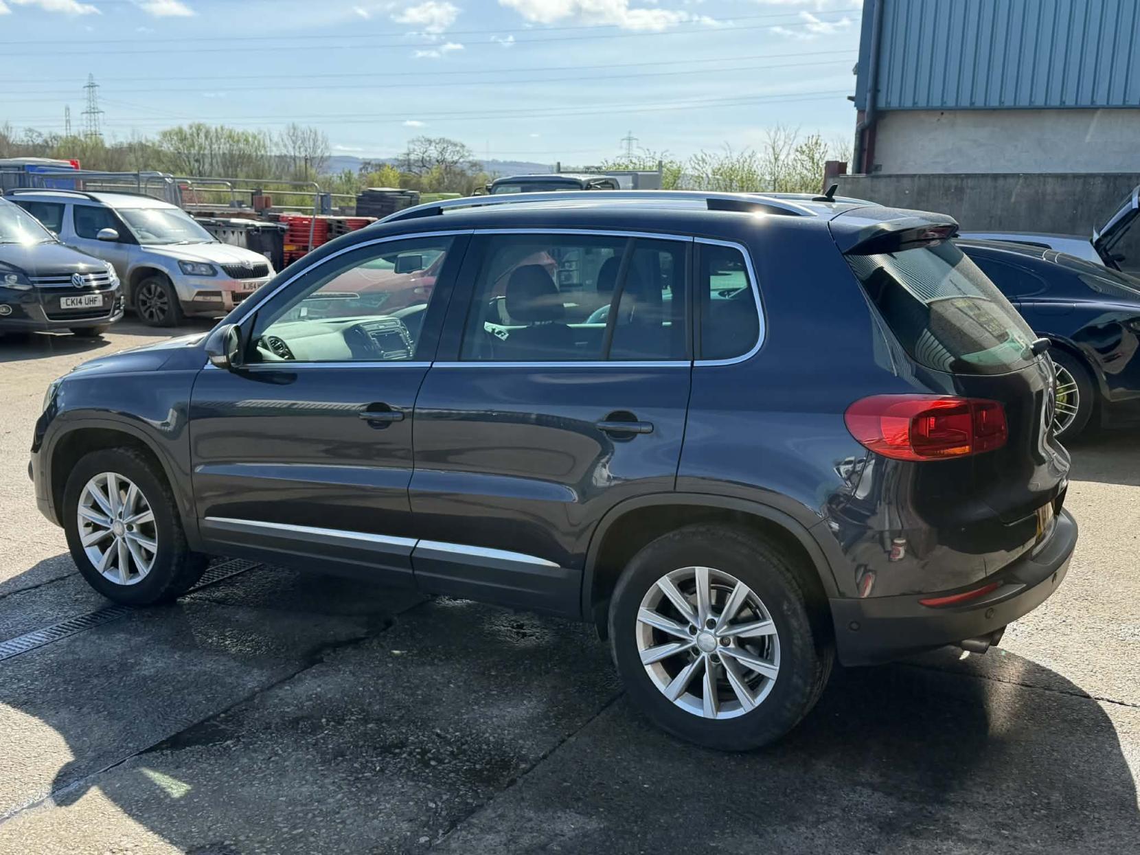 Volkswagen Tiguan 2.0 TDI BlueMotion Tech SE SUV 5dr Diesel Manual 4WD Euro 5 (s/s) (140 ps)