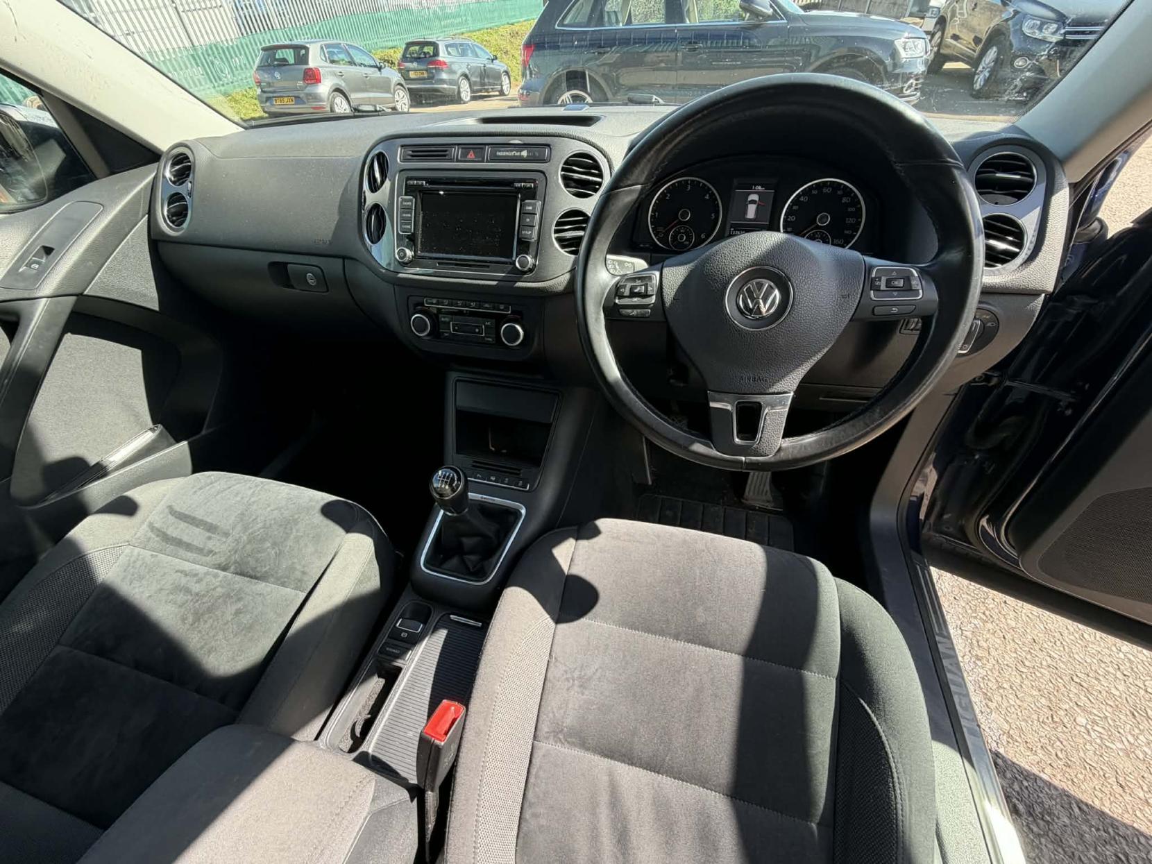 Volkswagen Tiguan 2.0 TDI BlueMotion Tech SE SUV 5dr Diesel Manual 4WD Euro 5 (s/s) (140 ps)