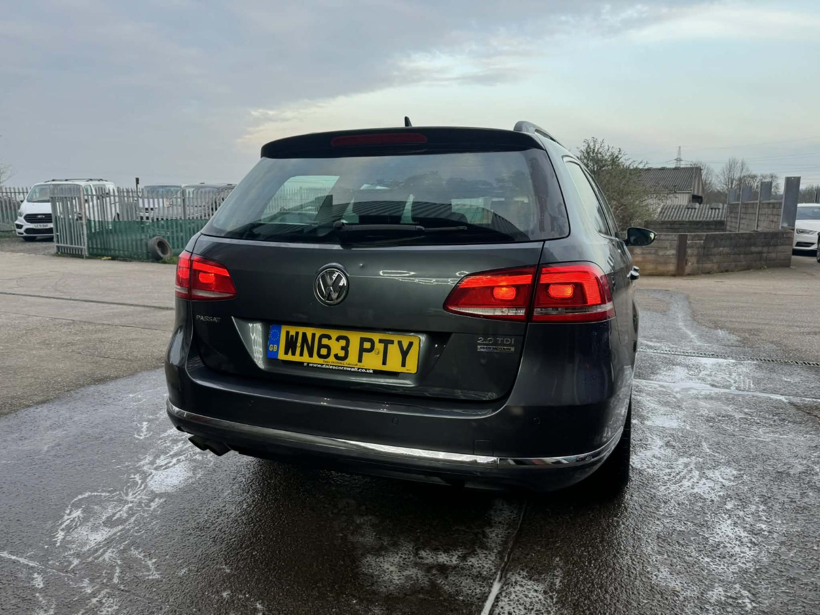 Volkswagen Passat 2.0 TDI BlueMotion Tech Highline Estate 5dr Diesel DSG Euro 5 (s/s) (140 ps)