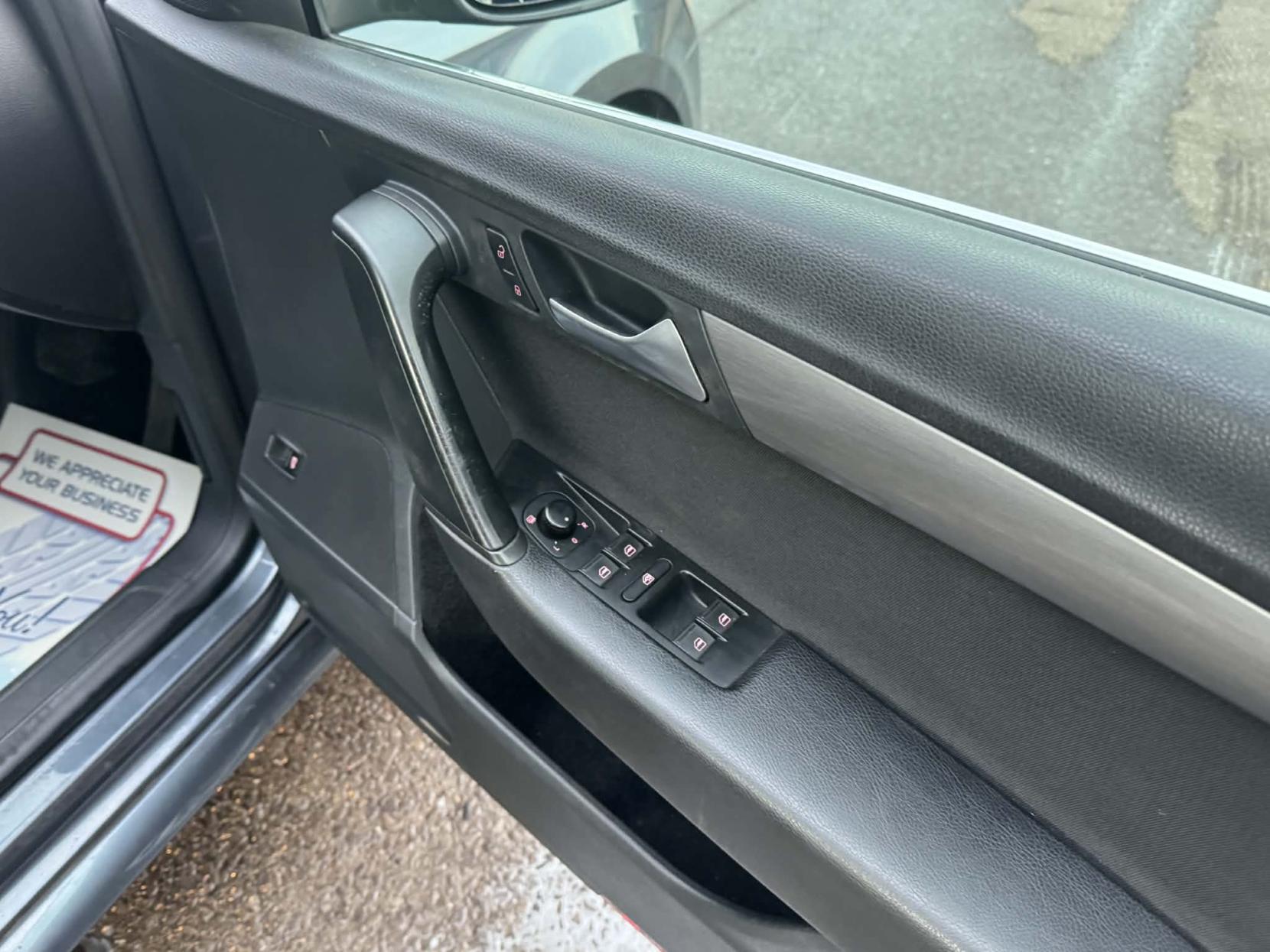 Volkswagen Passat 2.0 TDI BlueMotion Tech Highline Estate 5dr Diesel DSG Euro 5 (s/s) (140 ps)