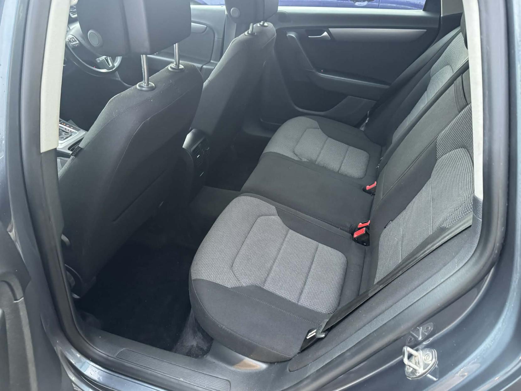 Volkswagen Passat 2.0 TDI BlueMotion Tech Highline Estate 5dr Diesel DSG Euro 5 (s/s) (140 ps)