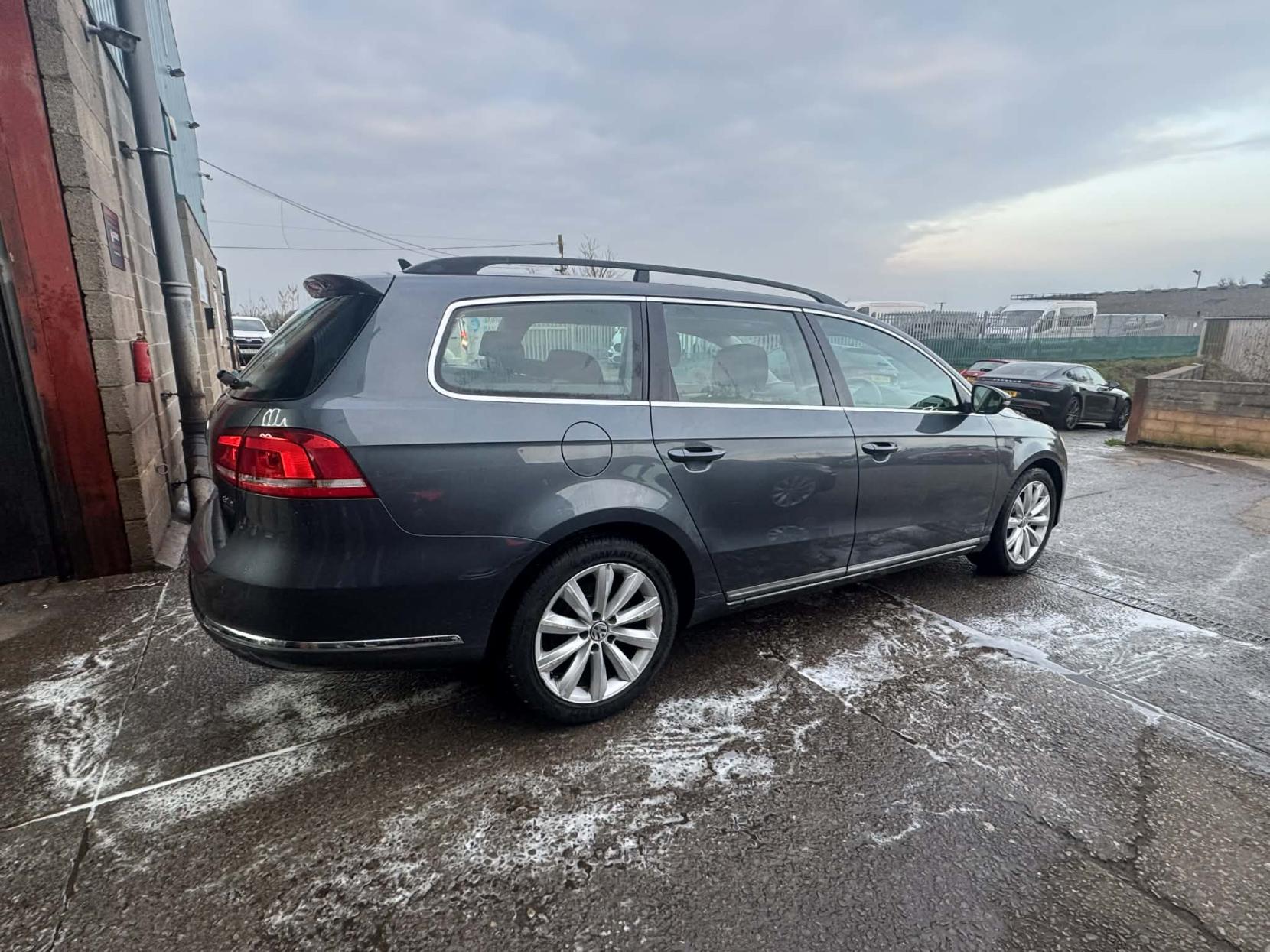 Volkswagen Passat 2.0 TDI BlueMotion Tech Highline Estate 5dr Diesel DSG Euro 5 (s/s) (140 ps)