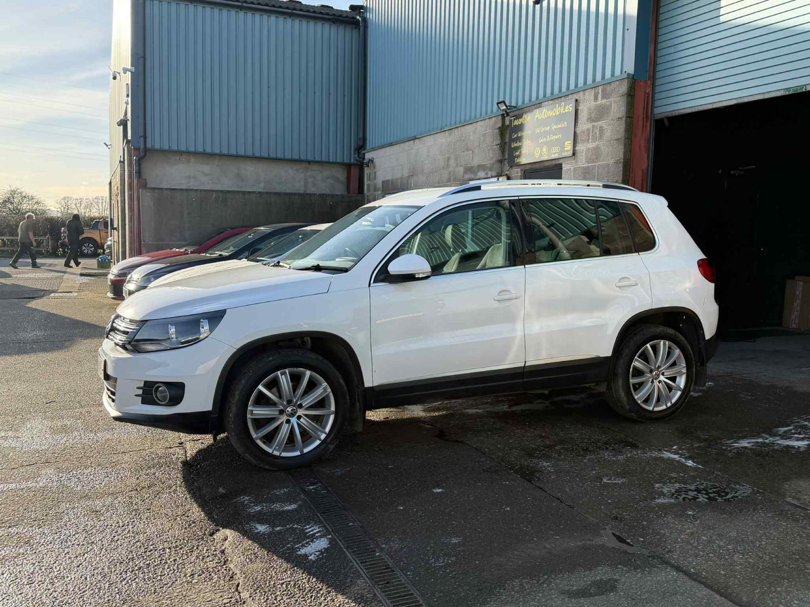 Volkswagen Tiguan 2.0 TDI BlueMotion Tech Sport SUV 5dr Diesel Manual 4WD Euro 5 (s/s) (140 ps)