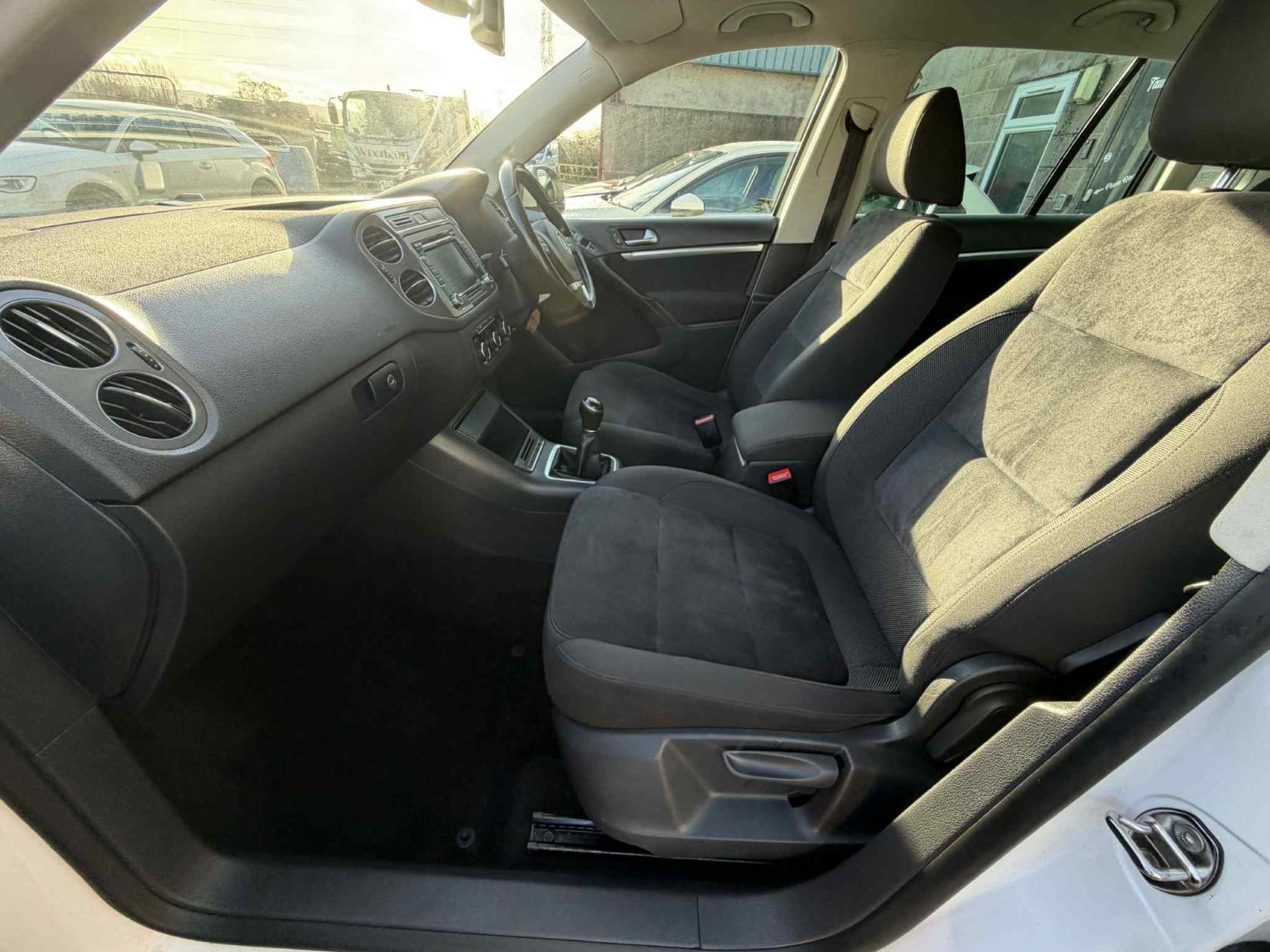 Volkswagen Tiguan 2.0 TDI BlueMotion Tech Sport SUV 5dr Diesel Manual 4WD Euro 5 (s/s) (140 ps)