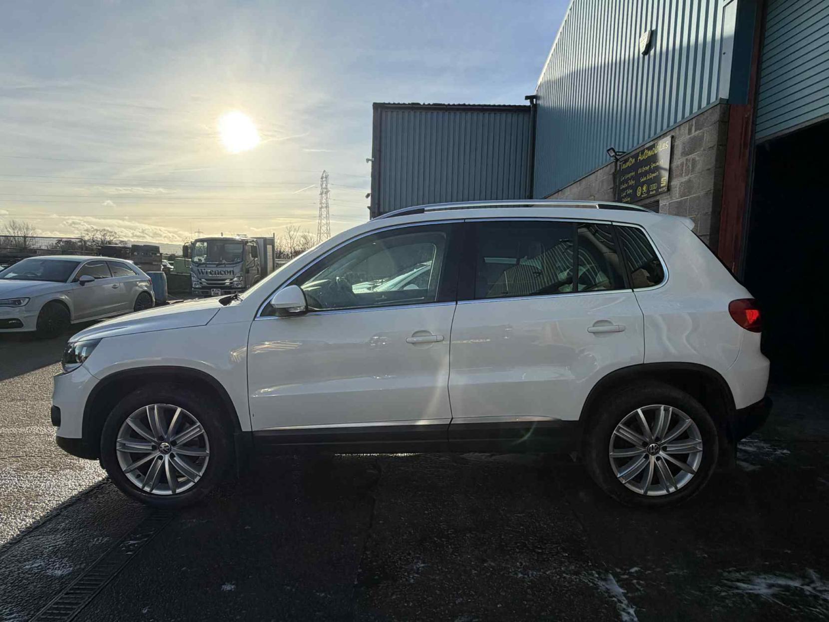 Volkswagen Tiguan 2.0 TDI BlueMotion Tech Sport SUV 5dr Diesel Manual 4WD Euro 5 (s/s) (140 ps)