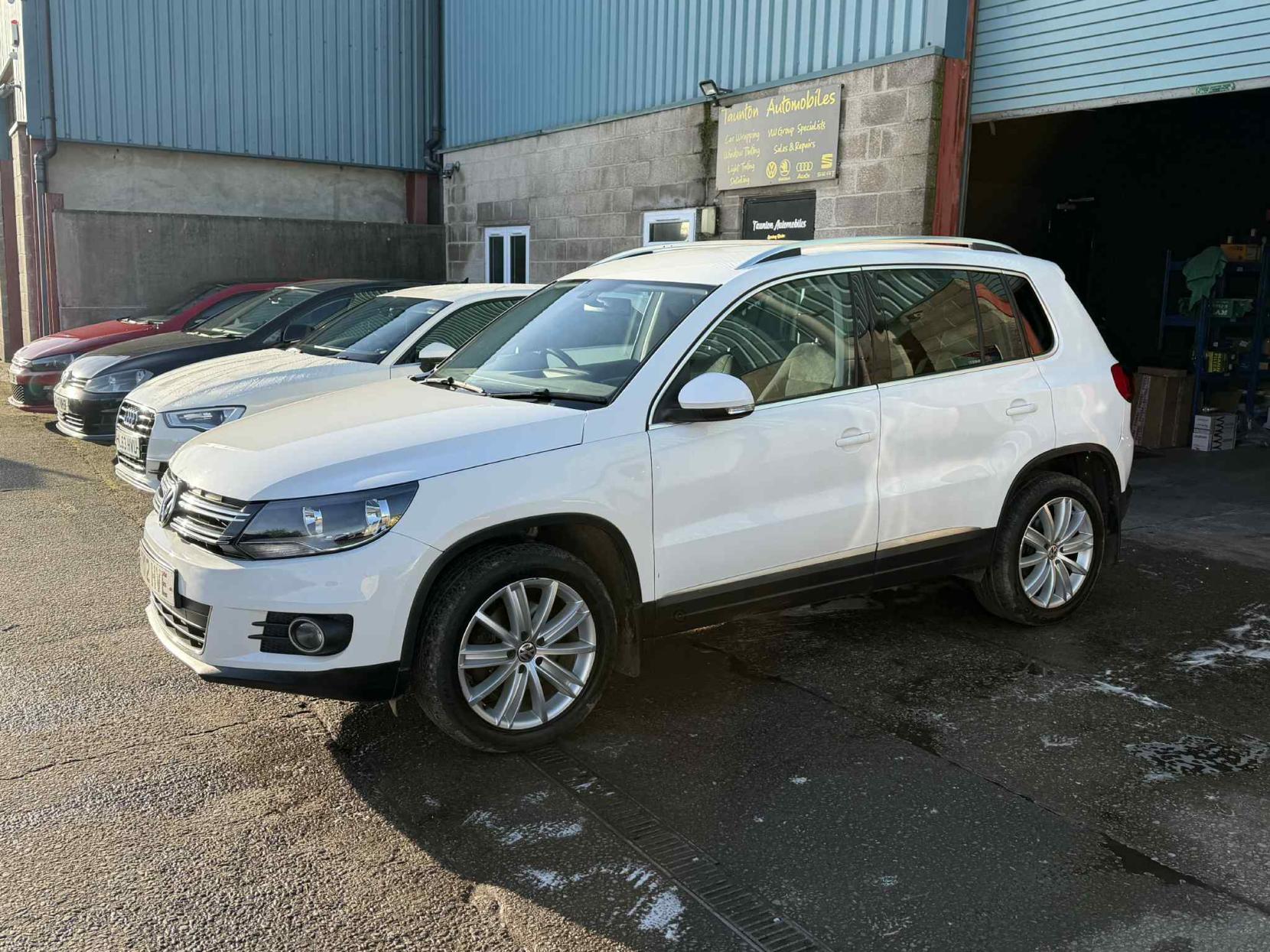 Volkswagen Tiguan 2.0 TDI BlueMotion Tech Sport SUV 5dr Diesel Manual 4WD Euro 5 (s/s) (140 ps)