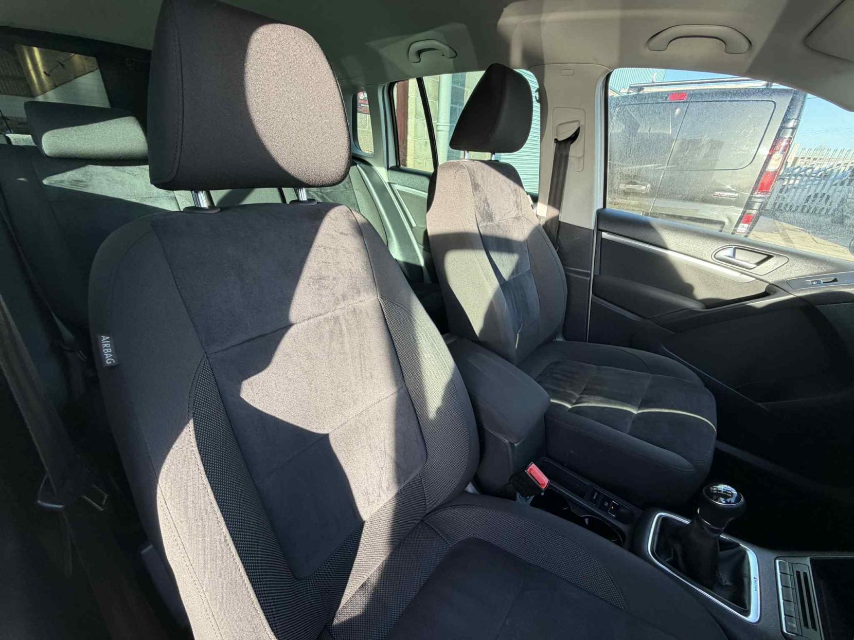 Volkswagen Tiguan 2.0 TDI BlueMotion Tech Sport SUV 5dr Diesel Manual 4WD Euro 5 (s/s) (140 ps)