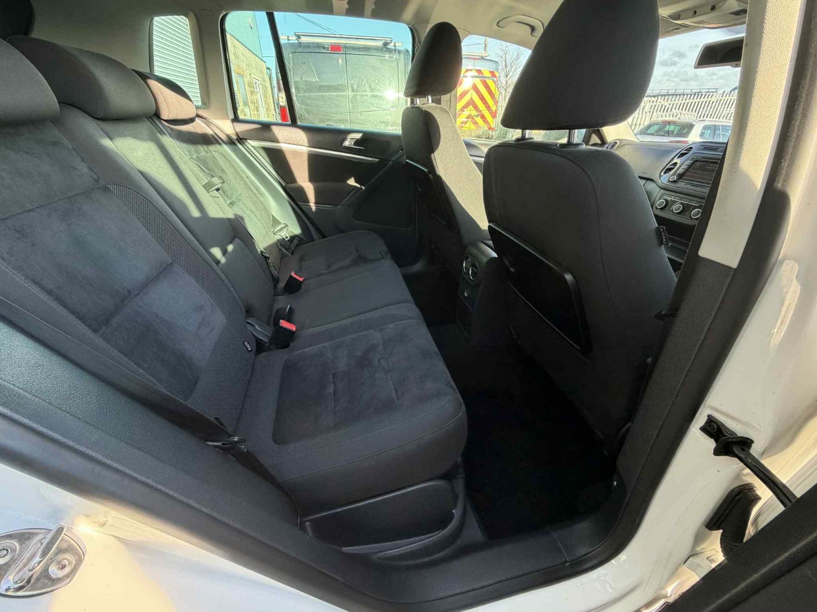 Volkswagen Tiguan 2.0 TDI BlueMotion Tech Sport SUV 5dr Diesel Manual 4WD Euro 5 (s/s) (140 ps)