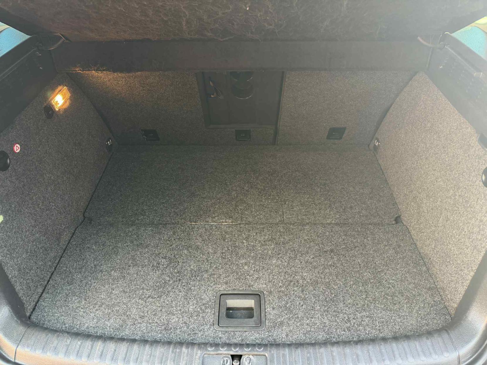 Volkswagen Tiguan 2.0 TDI BlueMotion Tech Sport SUV 5dr Diesel Manual 4WD Euro 5 (s/s) (140 ps)