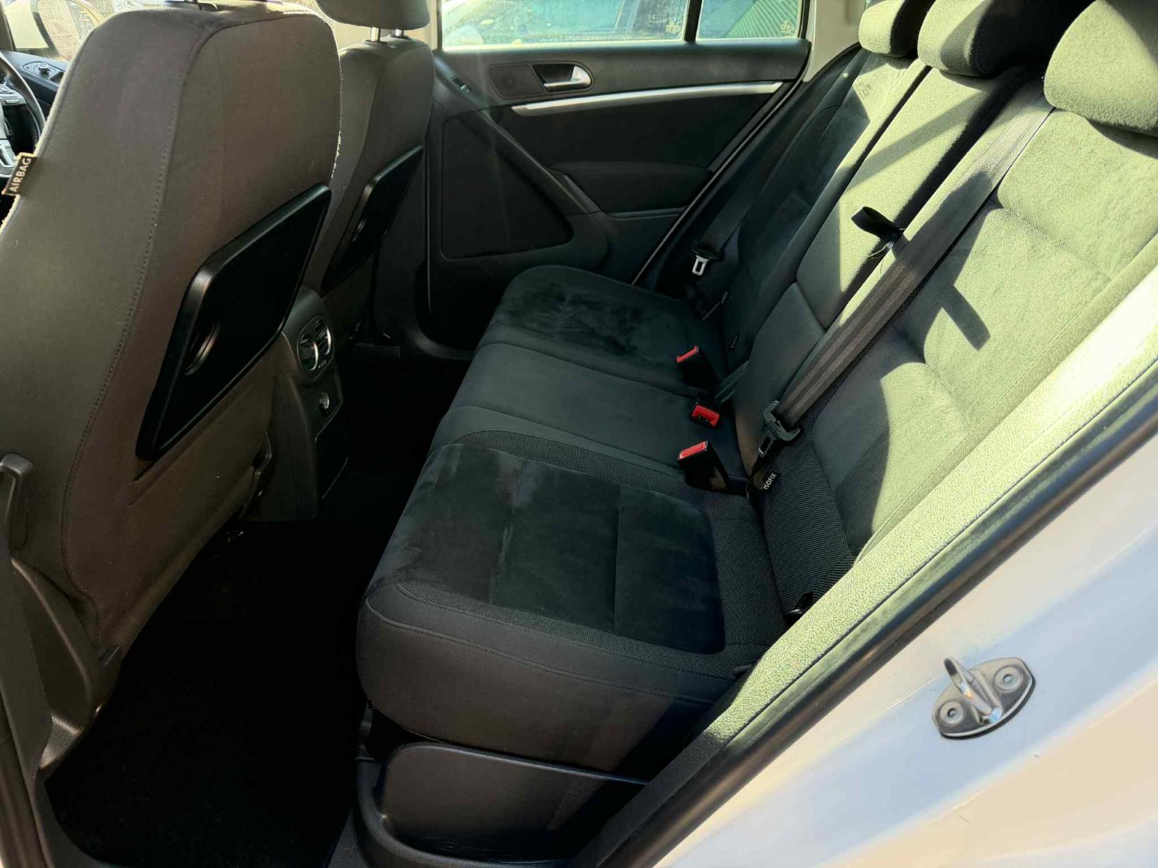 Volkswagen Tiguan 2.0 TDI BlueMotion Tech Sport SUV 5dr Diesel Manual 4WD Euro 5 (s/s) (140 ps)