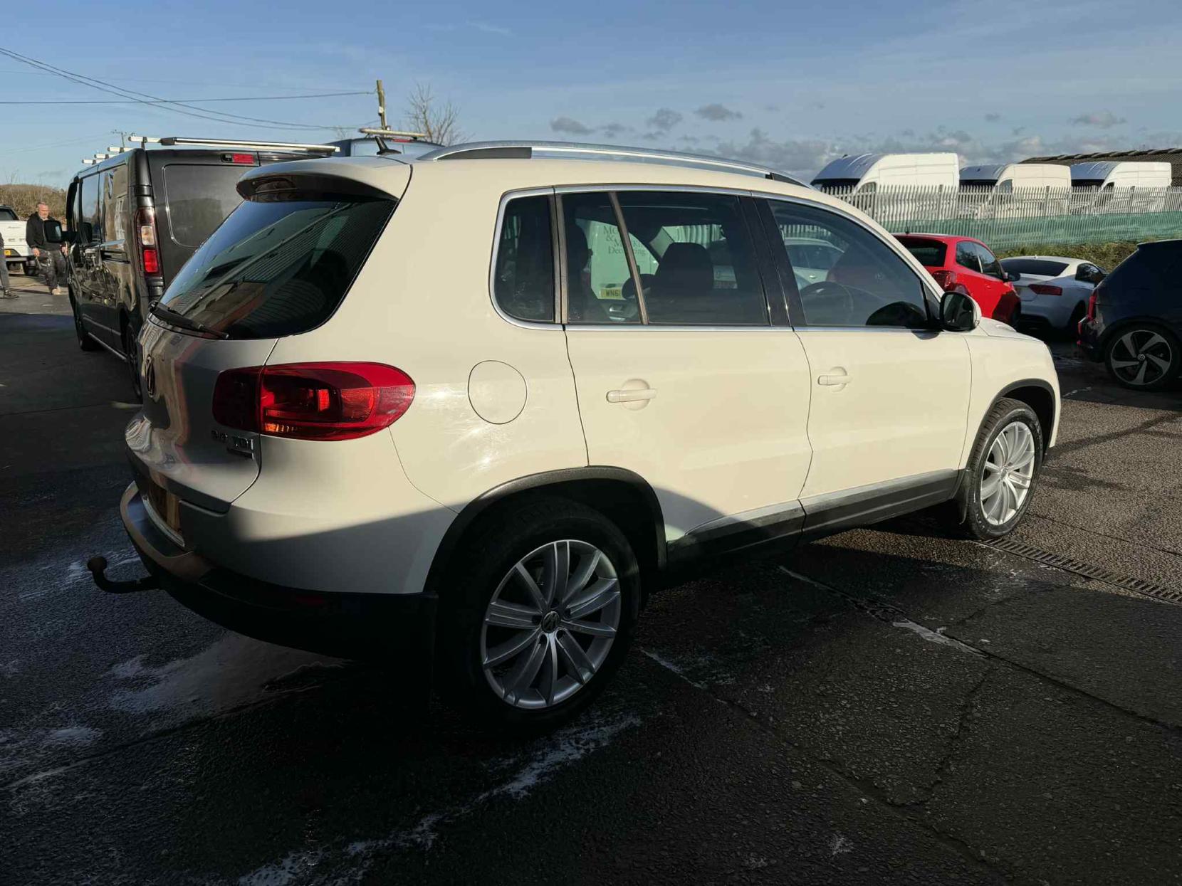 Volkswagen Tiguan 2.0 TDI BlueMotion Tech Sport SUV 5dr Diesel Manual 4WD Euro 5 (s/s) (140 ps)