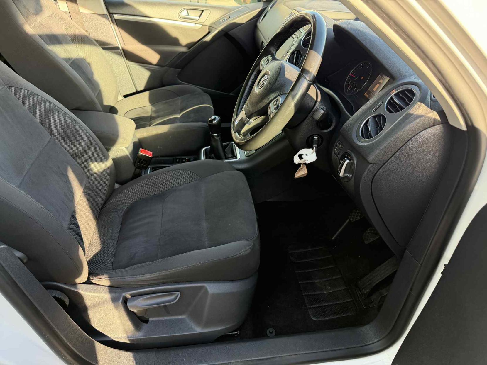 Volkswagen Tiguan 2.0 TDI BlueMotion Tech Sport SUV 5dr Diesel Manual 4WD Euro 5 (s/s) (140 ps)