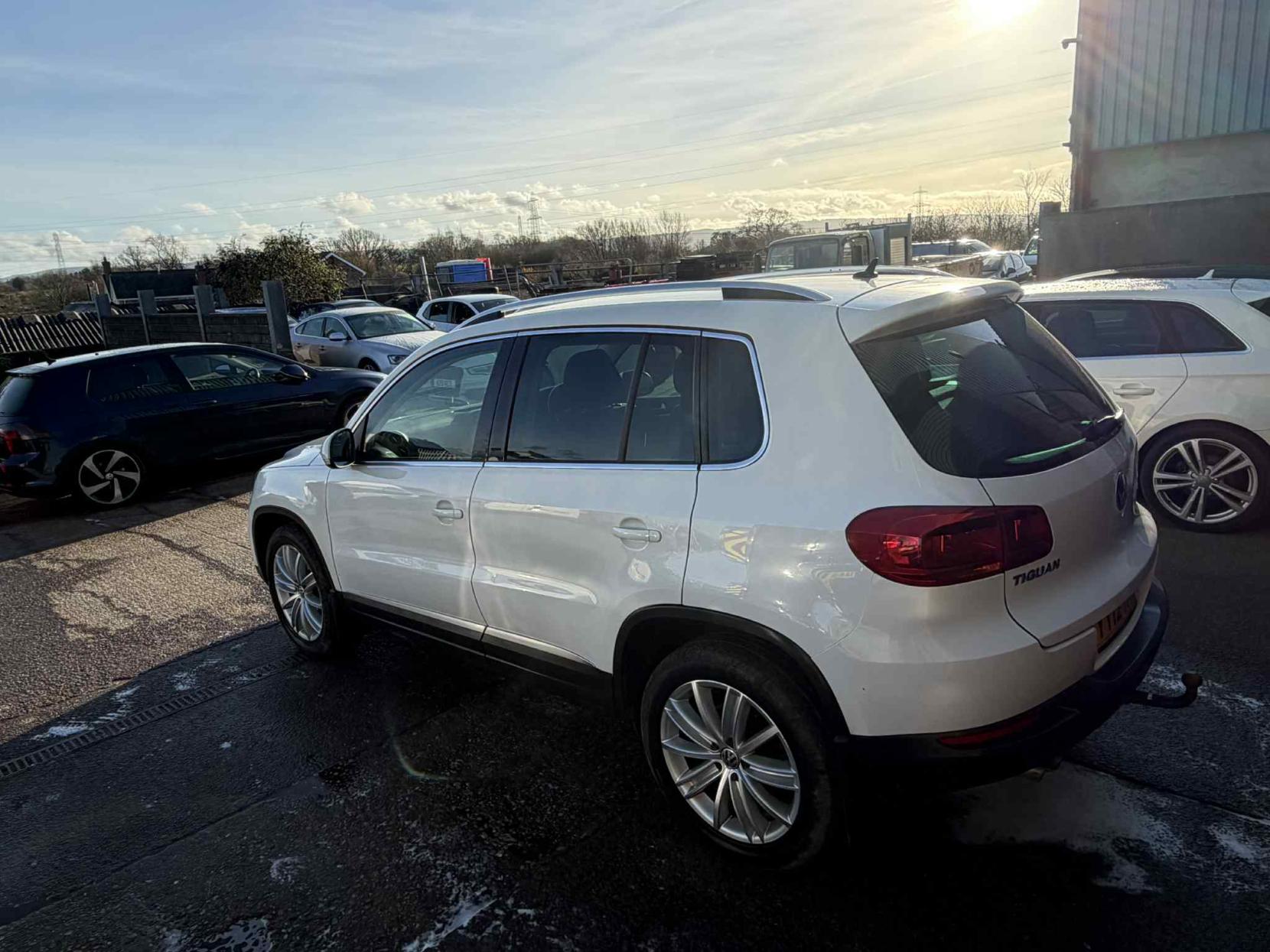 Volkswagen Tiguan 2.0 TDI BlueMotion Tech Sport SUV 5dr Diesel Manual 4WD Euro 5 (s/s) (140 ps)