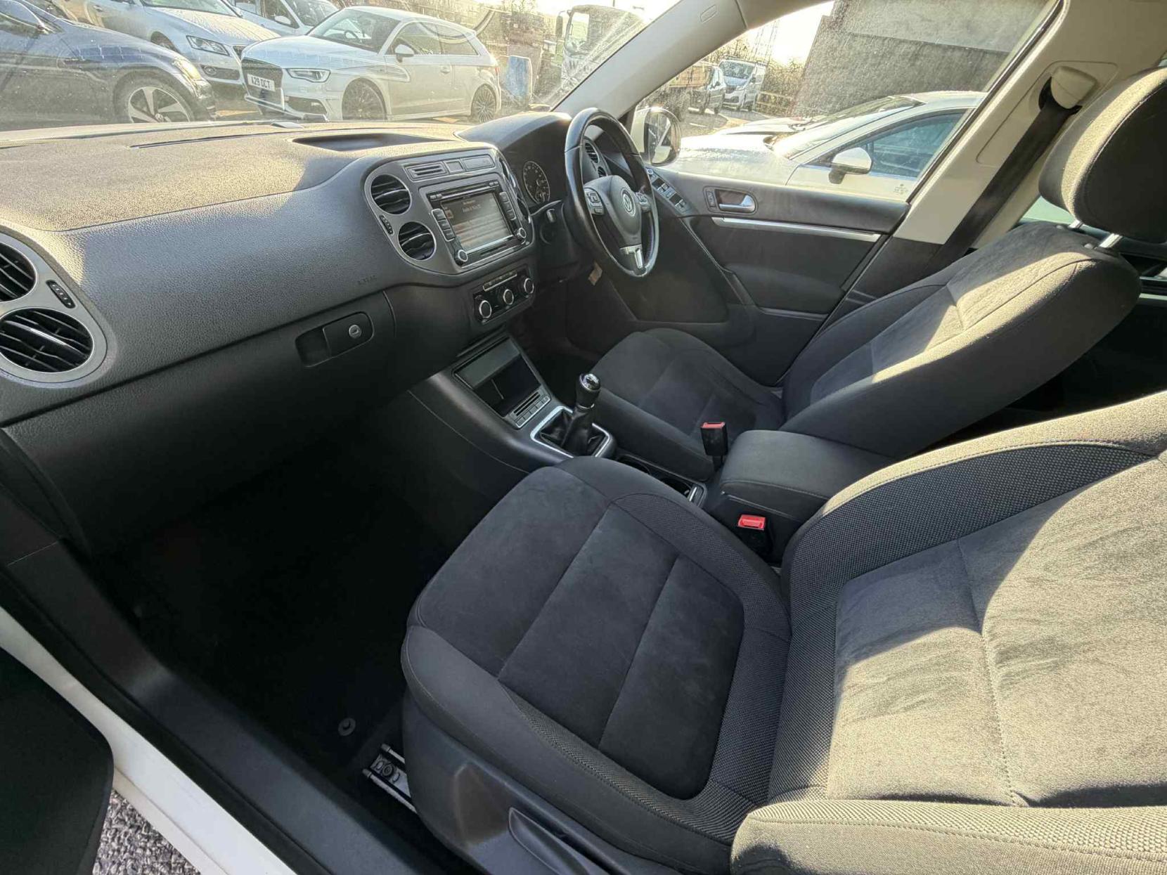 Volkswagen Tiguan 2.0 TDI BlueMotion Tech Sport SUV 5dr Diesel Manual 4WD Euro 5 (s/s) (140 ps)