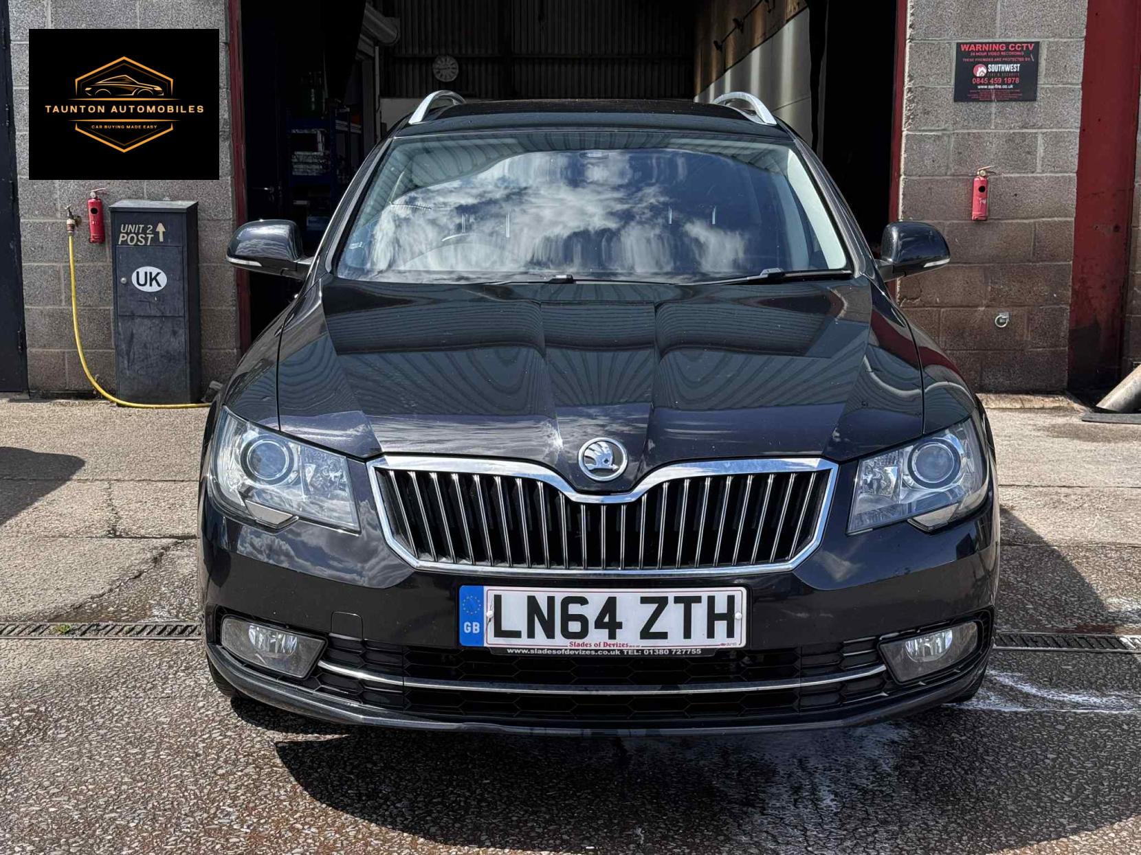 Skoda Superb 2.0 TDI Black Edition Estate 5dr Diesel Manual Euro 5 (s/s) (140 ps)