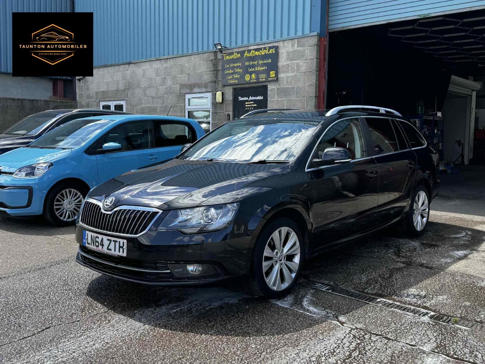 Skoda Superb 2.0 TDI Black Edition Estate 5dr Diesel Manual Euro 5 (s/s) (140 ps)