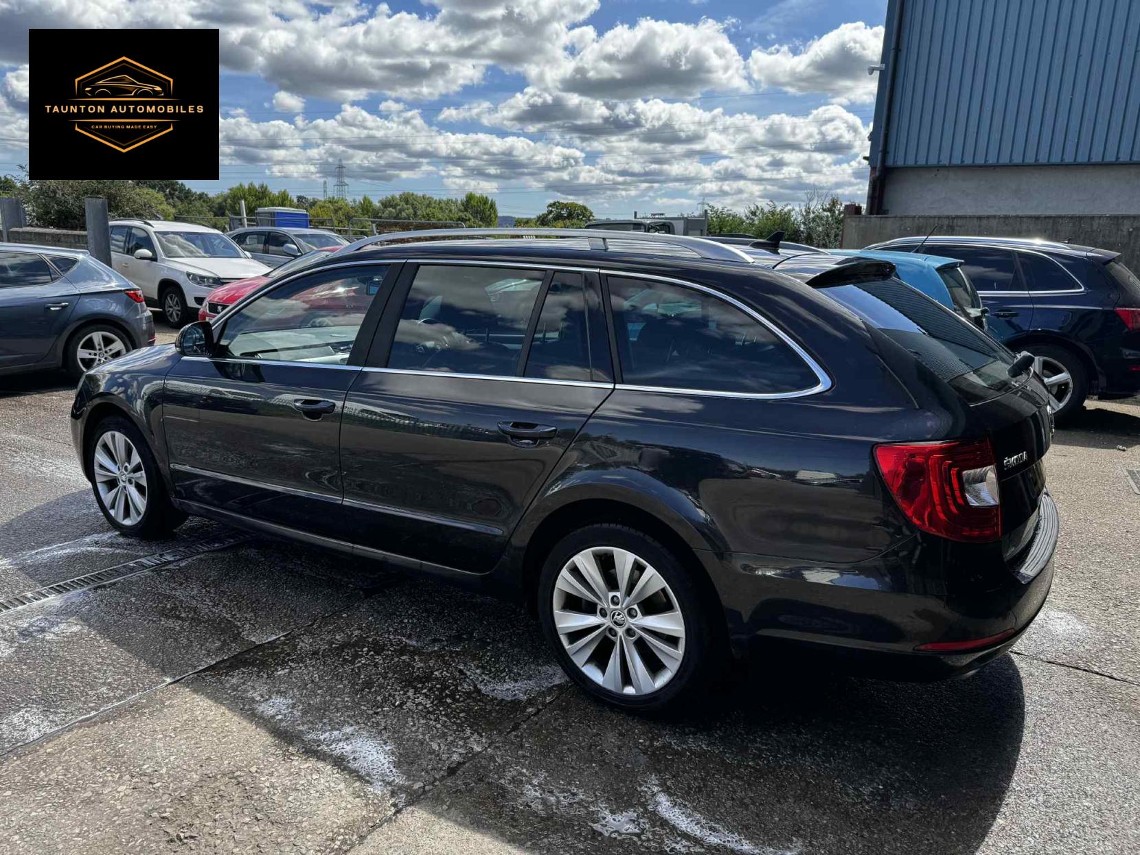 Skoda Superb 2.0 TDI Black Edition Estate 5dr Diesel Manual Euro 5 (s/s) (140 ps)
